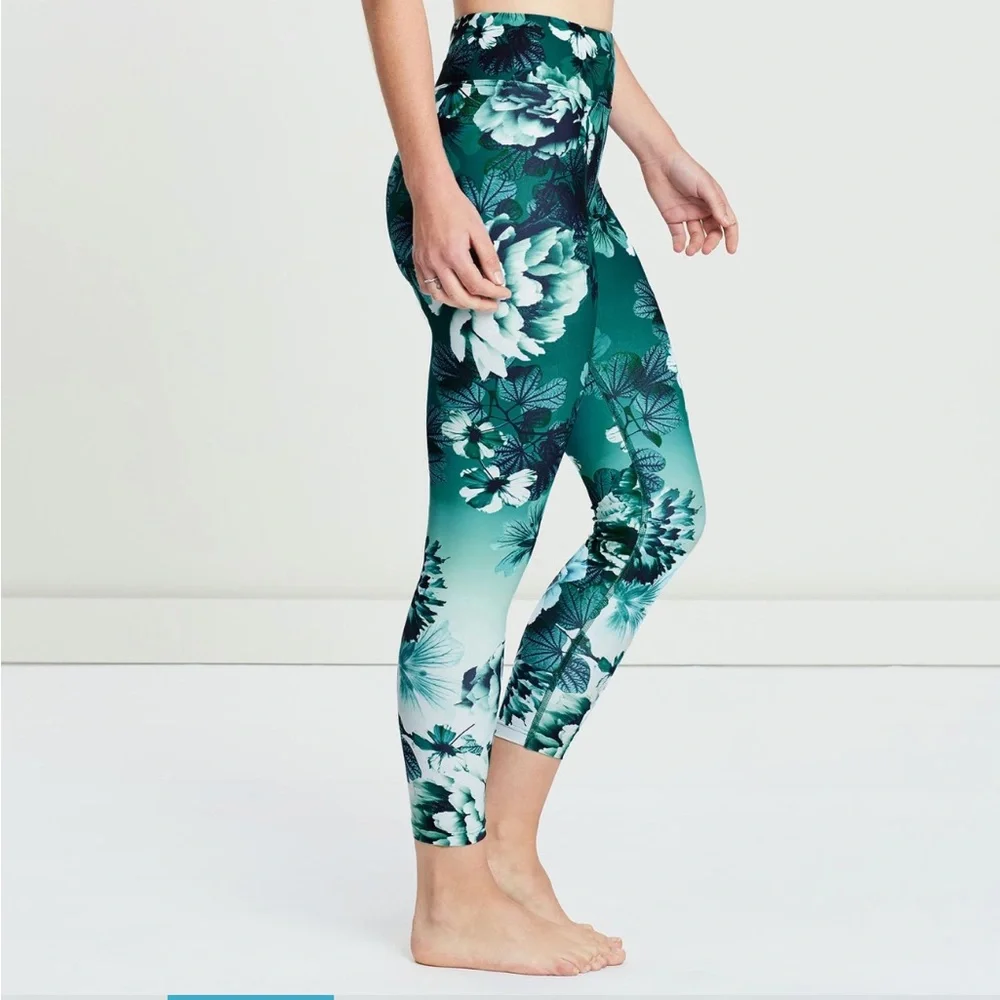 Evergreen high-waisted leggings by Dharma Bums. Size Medium. - Picture 1 of 2